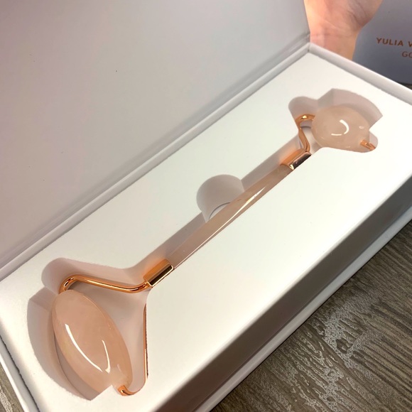 Rose Quartz Facial Roller - Picture 4 of 6
